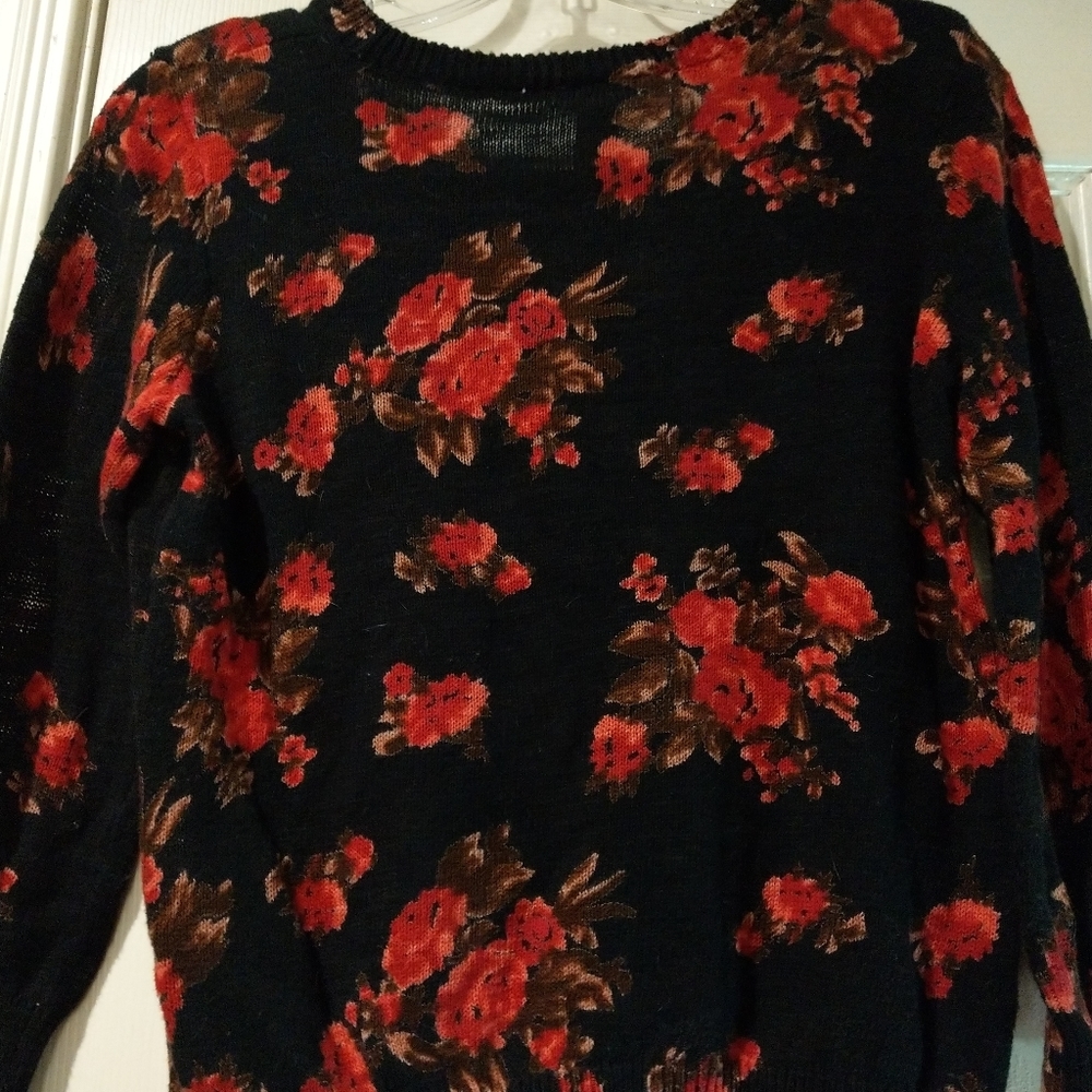 Forever 21 Floral sweater